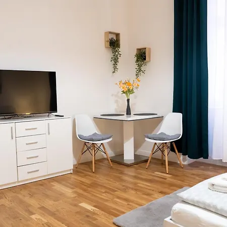 Beautiful In The Center Of 1 Apartment *